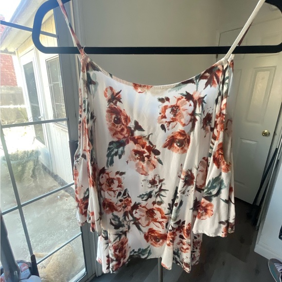 Off shoulder with adjustable straps top - Picture 3 of 3